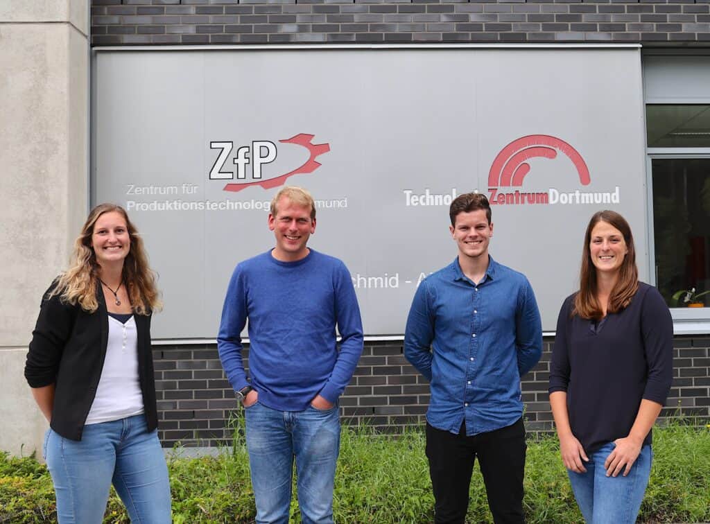 Das Team der AME GmbH vor dem ZfP in Dortmund
