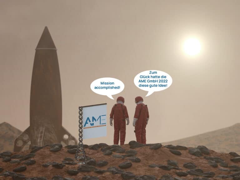 Zwei Menschen in Raumanzügen stehen vor einer Rakete und unterhalten sich. Im Vordergrund ist ein Fahnenmast mit dem Logo der AME GmbH zu sehen.
